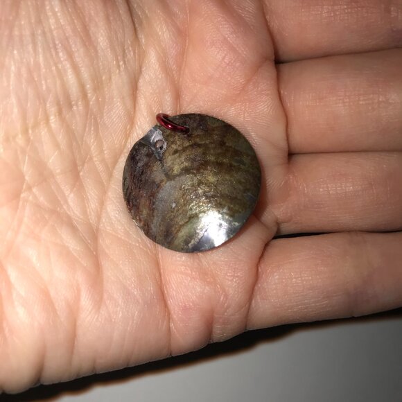 Purple Black Lip Shell Pendant - Picture 2 of 10